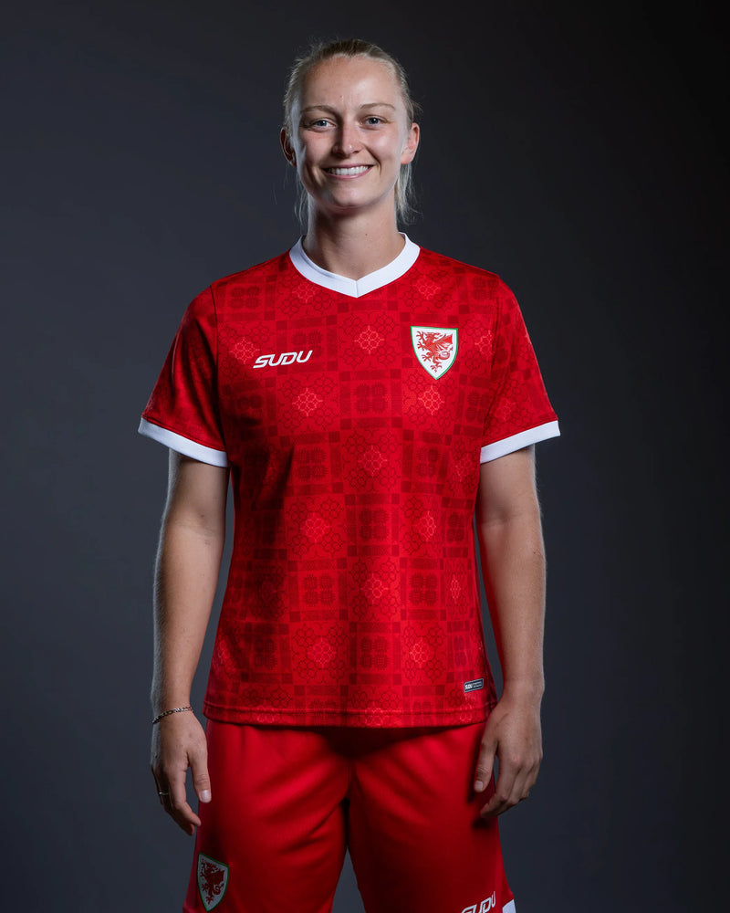 9. Elise Hughes